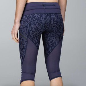 Lululemon Run a Marathon Crop EUC 8 mesh Pretty Palm POCKETS!